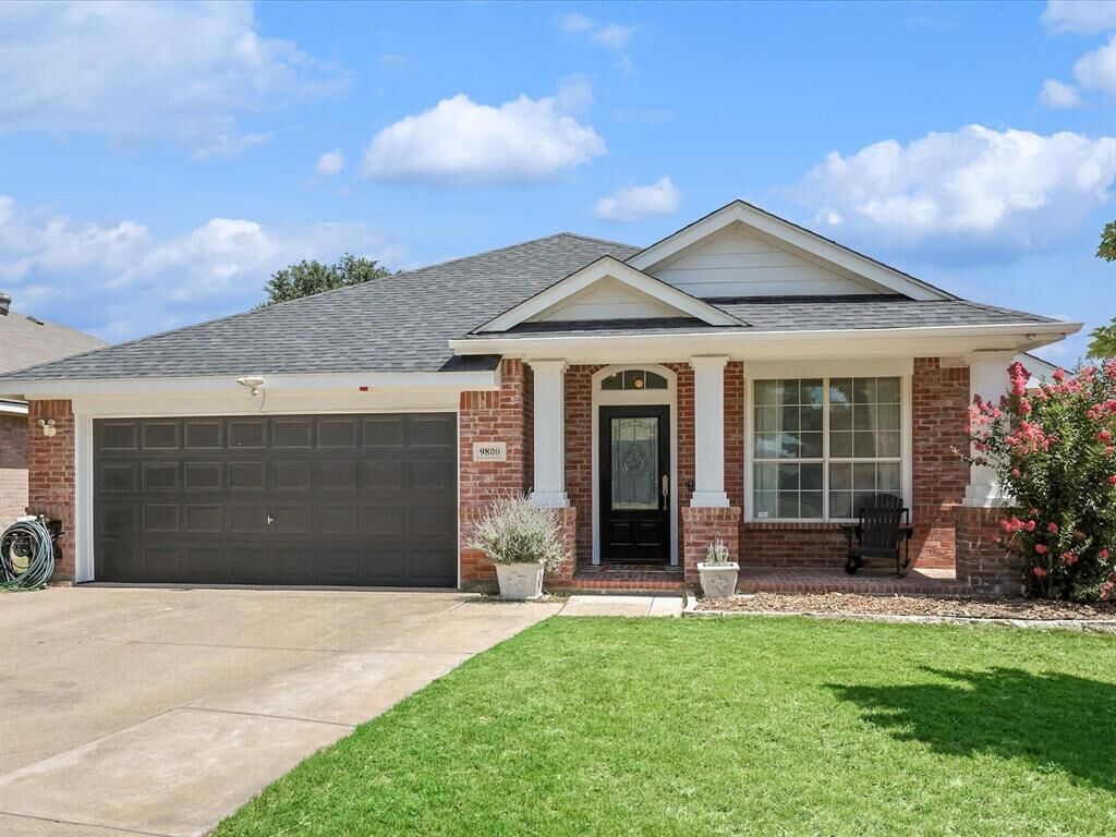 Property Photo: 9800 Autumn Sage Drive TX 76108