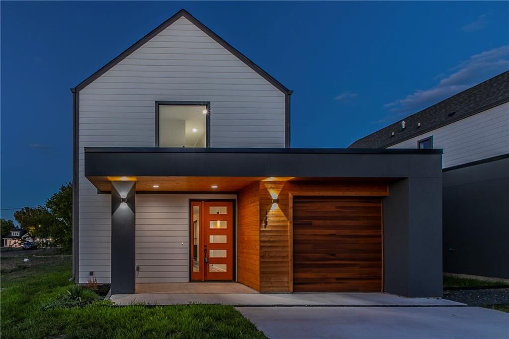 Property Photo:  400 S Hayes Street  TX 76657 