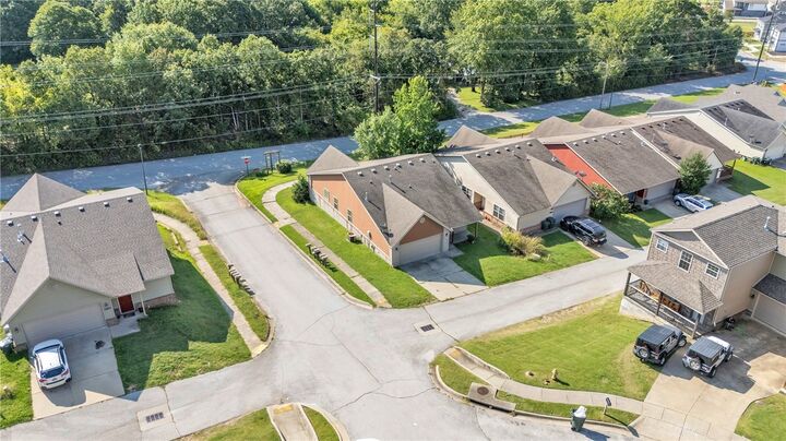 Property Photo:  2944 Old Farmington Road  AR 72704 