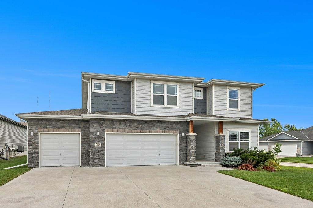 Property Photo: 7930 Maxine Drive NE 68516