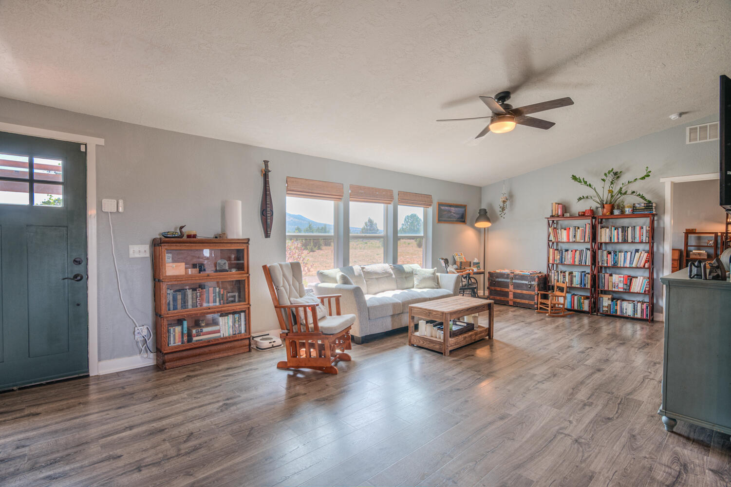 Property Photo: 11152 SE Highway 26 OR 97741