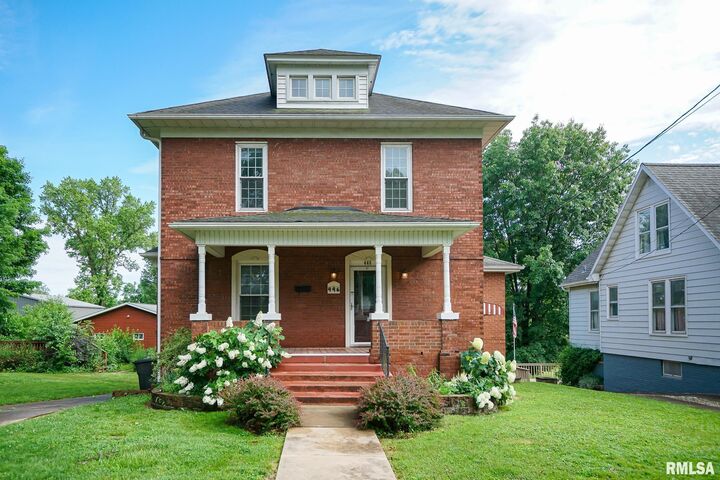 446 W Pine Street  Canton IL 61520 photo