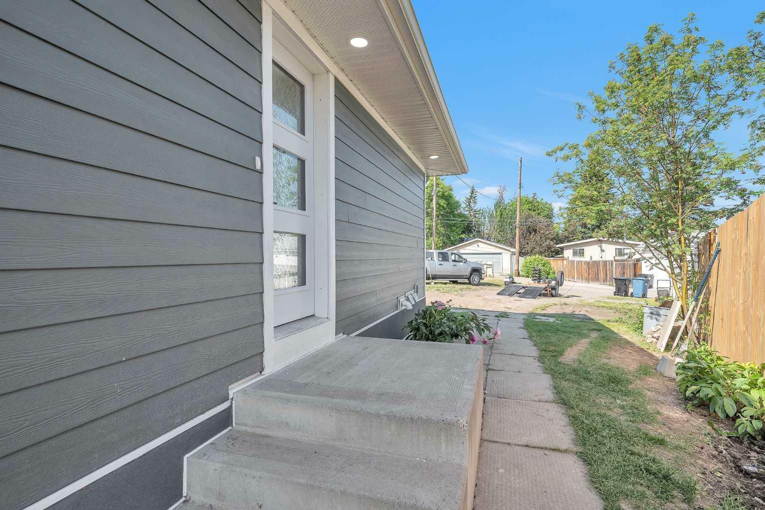 Property Photo: 1008 Riddell Place SE AB T2A 1Y5