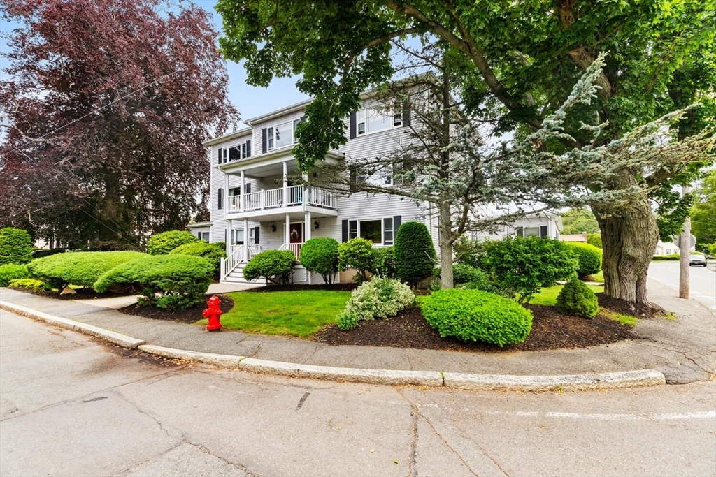Property Photo:  162 Willow Rd 11  MA 01908 