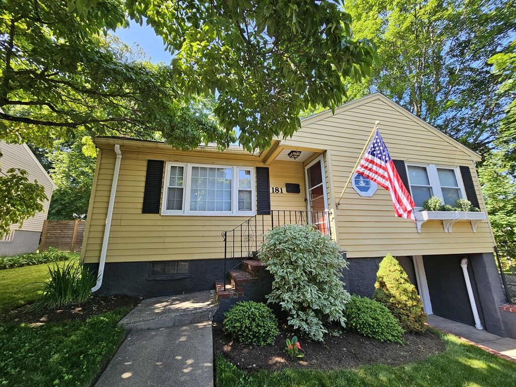 Property Photo:  181 Manchester St  MA 02126