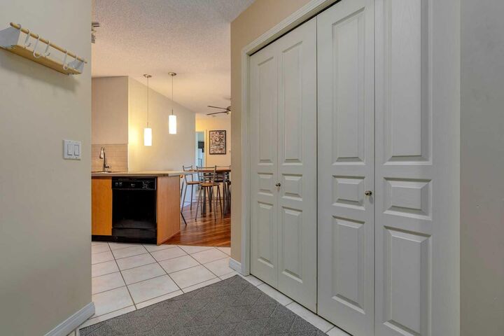 Property Photo: 22 Richard Place SW 433 AB T3E 7N6