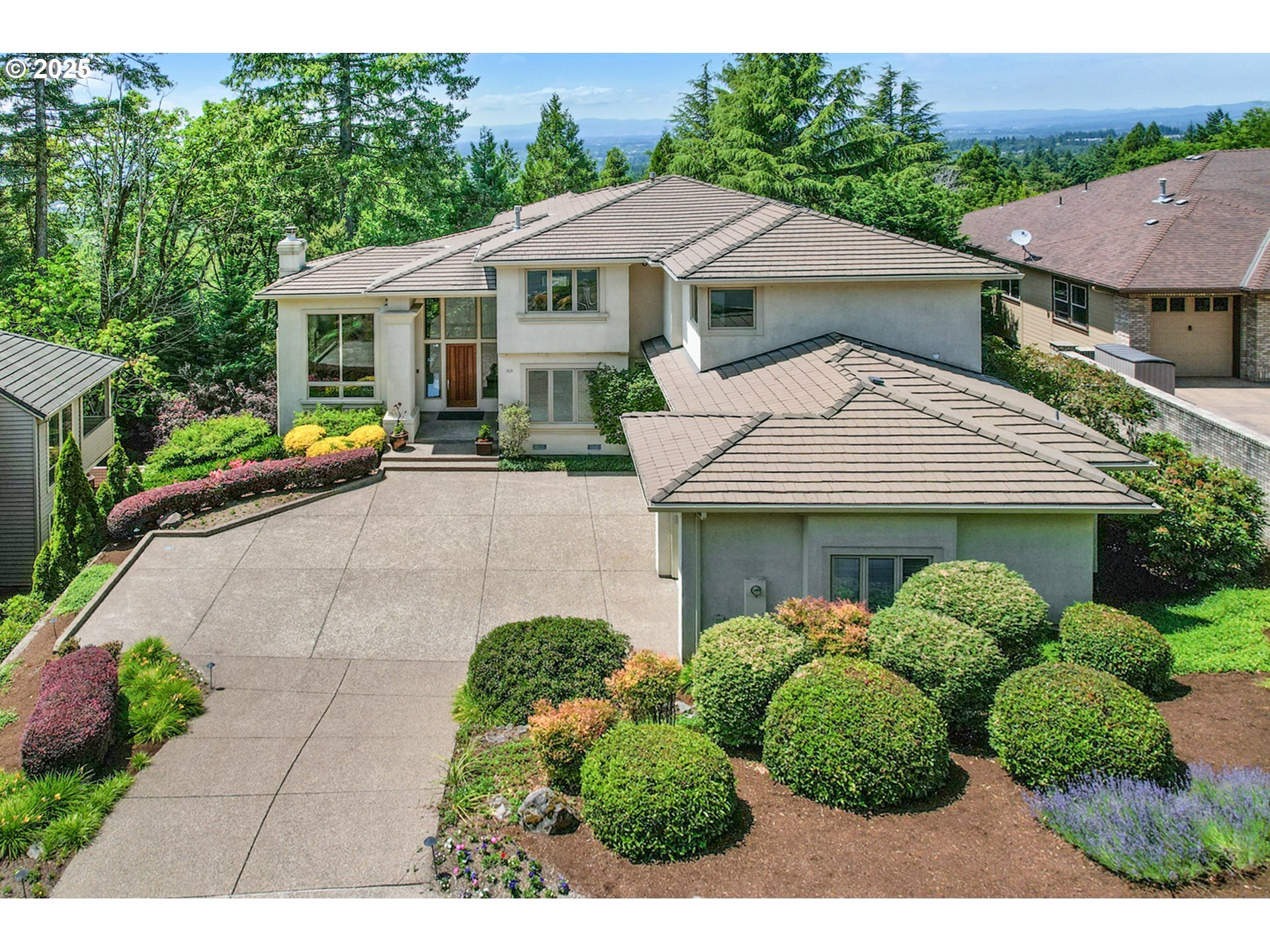 Property Photo: 369 NW 81st Pl OR 97229