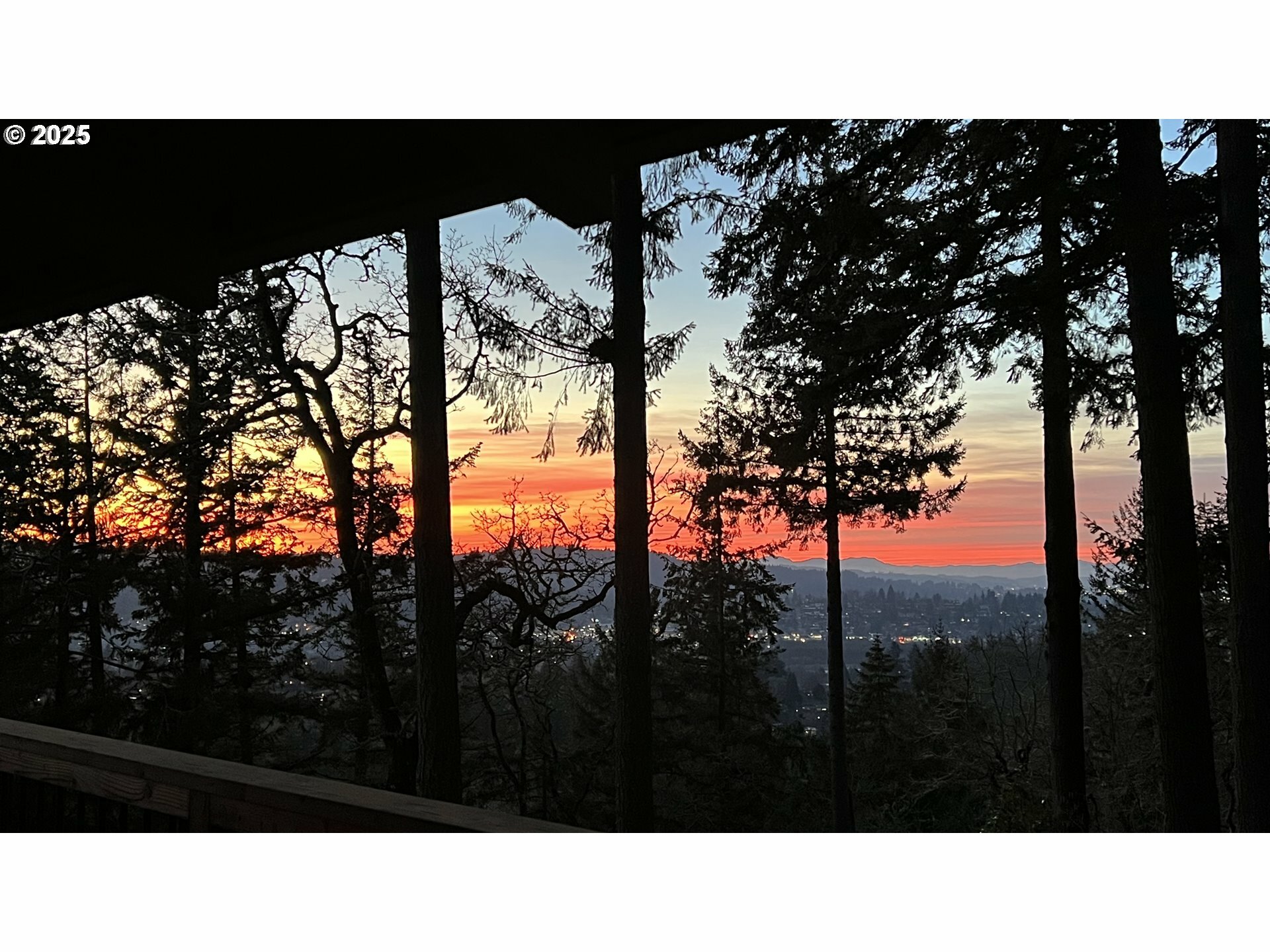 Property Photo: 2830 Capital Dr OR 97403