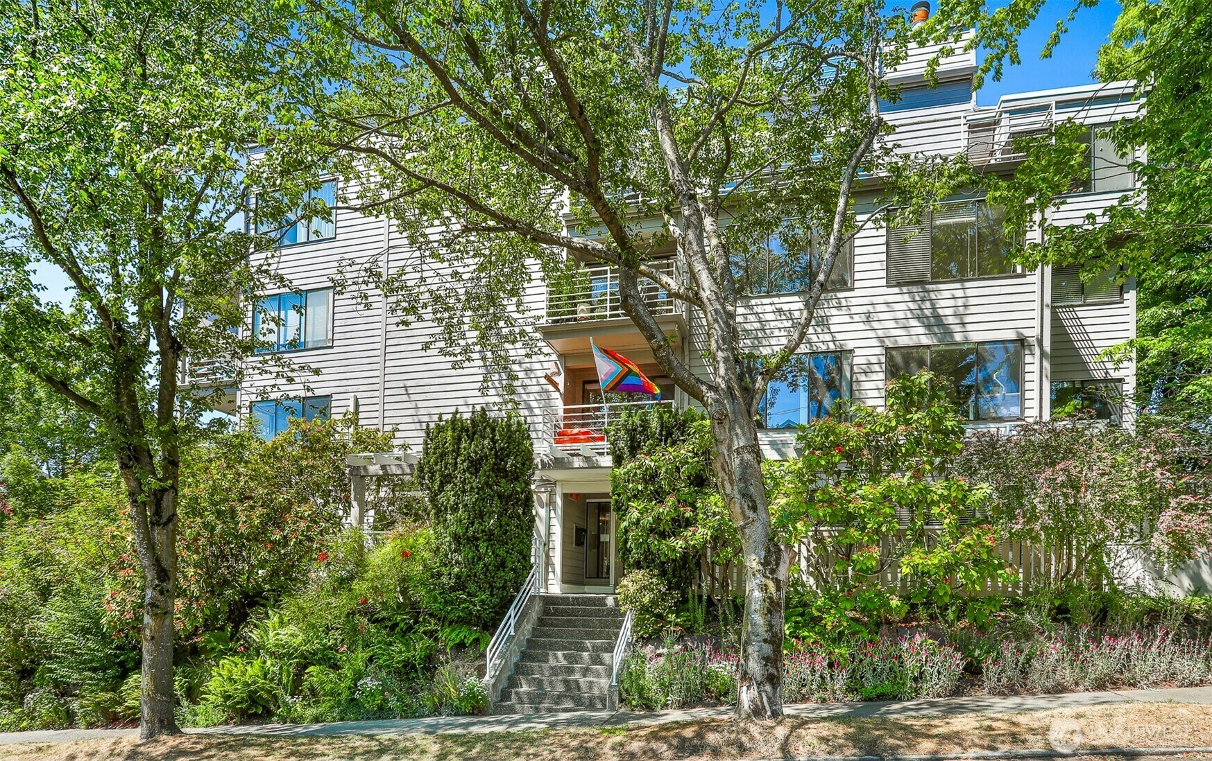 Property Photo:  1100 E Harrison Street 103  WA 98102 