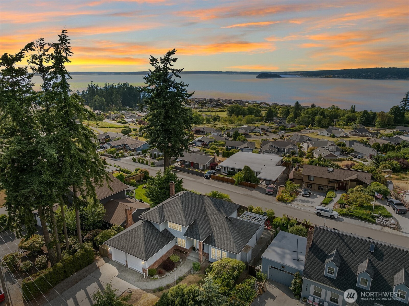 Property Photo: 1021 N Sunset Drive WA 98282