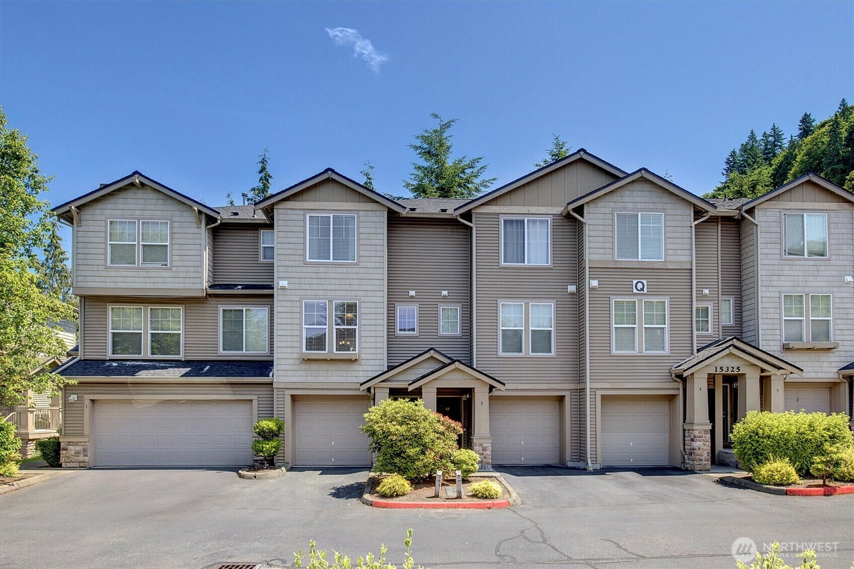 Property Photo:  15325 SE 155th Place Q2  WA 98058 