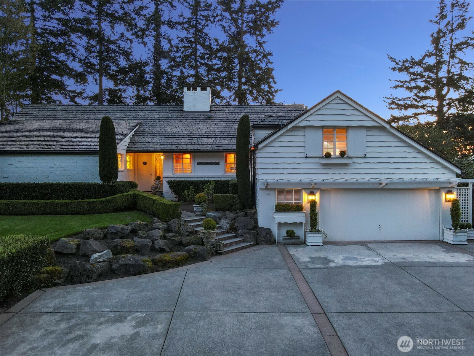 Property Photo: 19263 Edgecliff Drive SW WA 98166