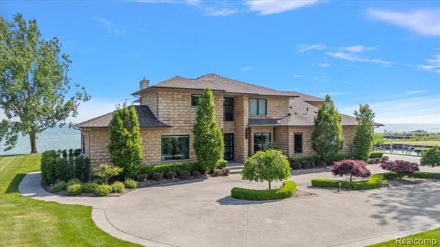 Property Photo: 8349 Dixie Highway MI 48023