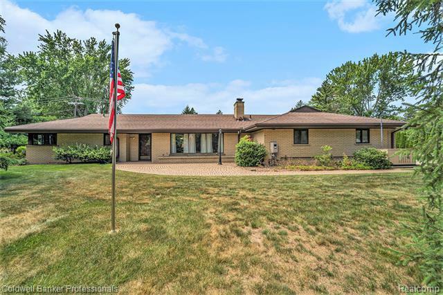 Property Photo: 16161 Hubbard Street MI 48154