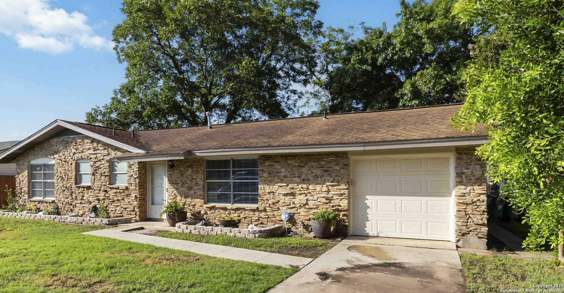 Property Photo: 211 Balboa TX 78148