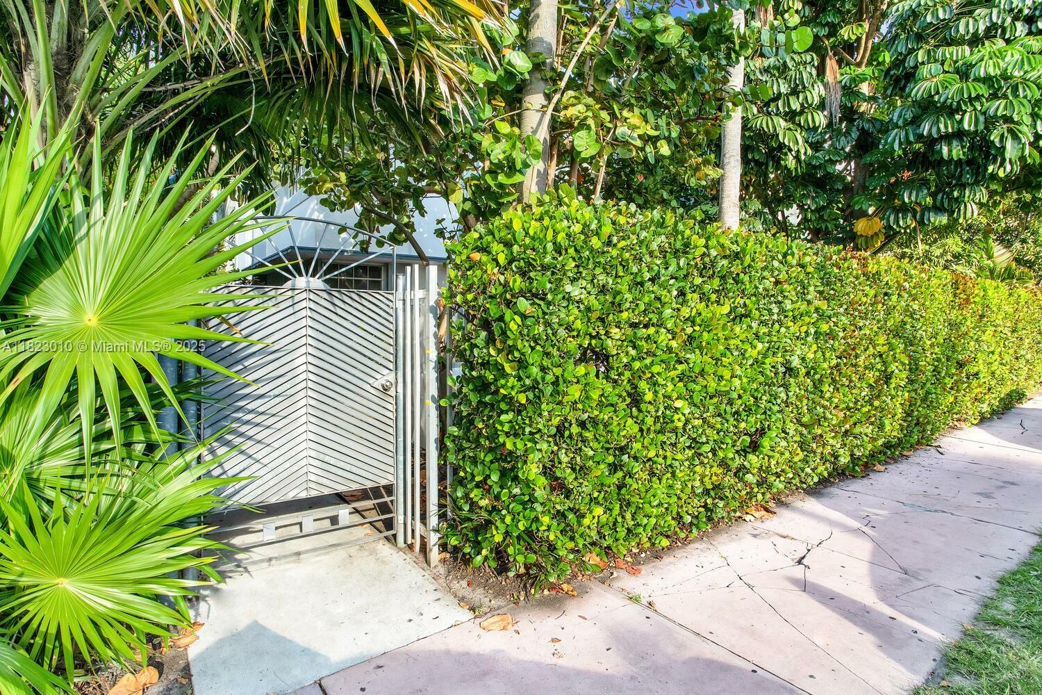 Property Photo: 631 Euclid Ave 8 FL 33139