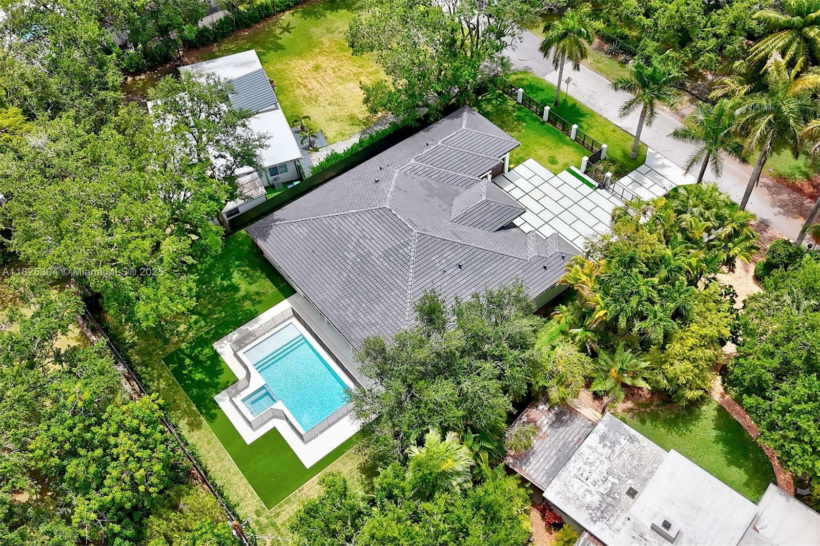 Property Photo: 7025 SW 80th Ct FL 33143