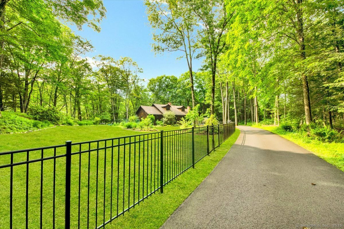 Property Photo: 7 Plantation Court CT 06801