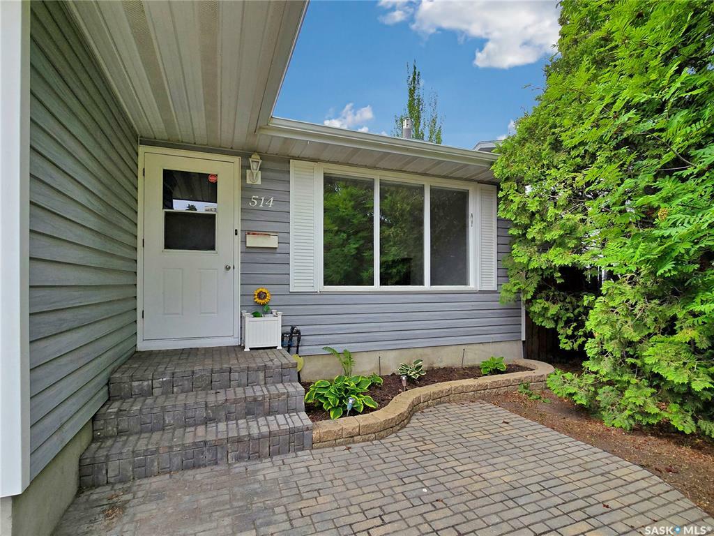 Property Photo: 514 Trent Crescent SK S7H 4T1