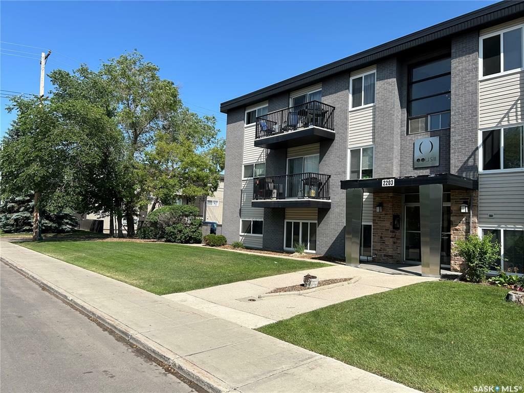 Property Photo: 2203 7th Street E 4 SK S7H 0Z9