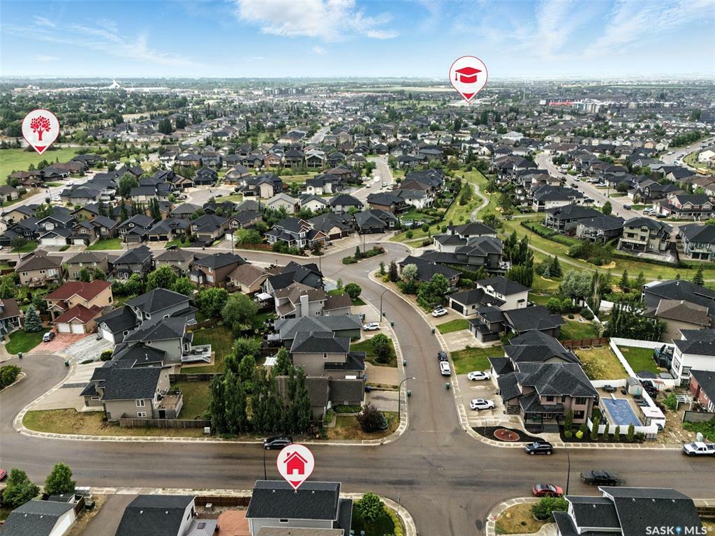 Property Photo: 826 Padget Crescent SK S7W 0H3
