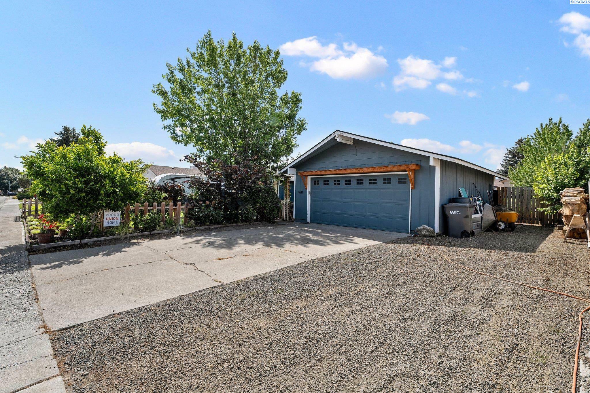 Property Photo: 4611 W 6th Ave WA 99336
