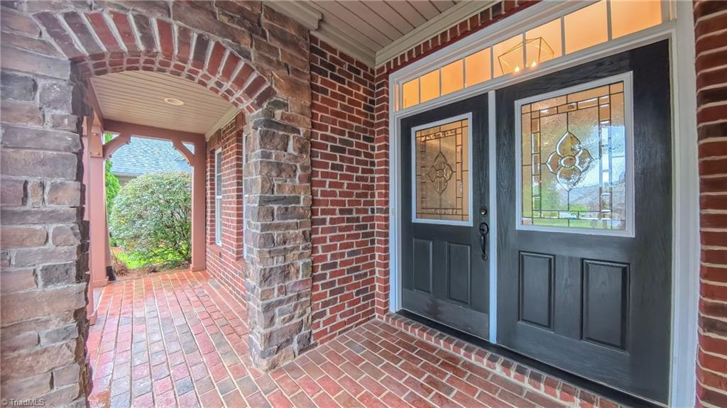 Property Photo: 5567 Foxgate Circle NC 27106