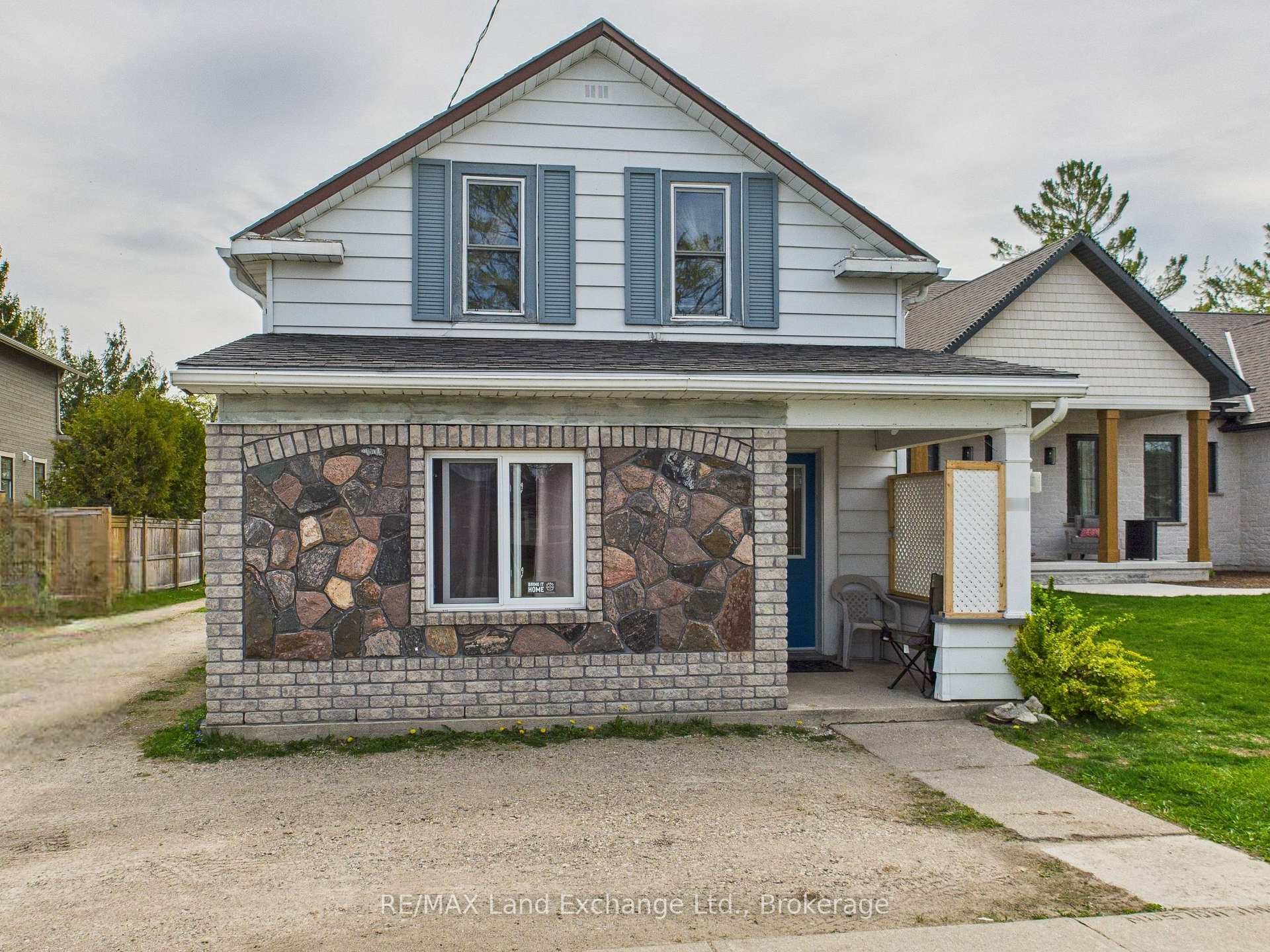 Property Photo: 581 Huron Terrace ON N2Z 2H2