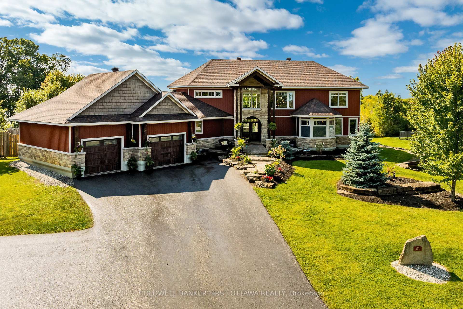 Photo de la propriété: 225 Hillcrest Drive ON K0A 1A0