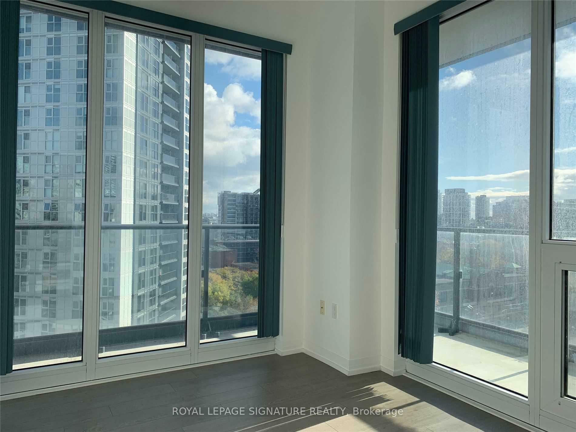Property Photo: 251 Jarvis Street 1016 ON M5B 2C2