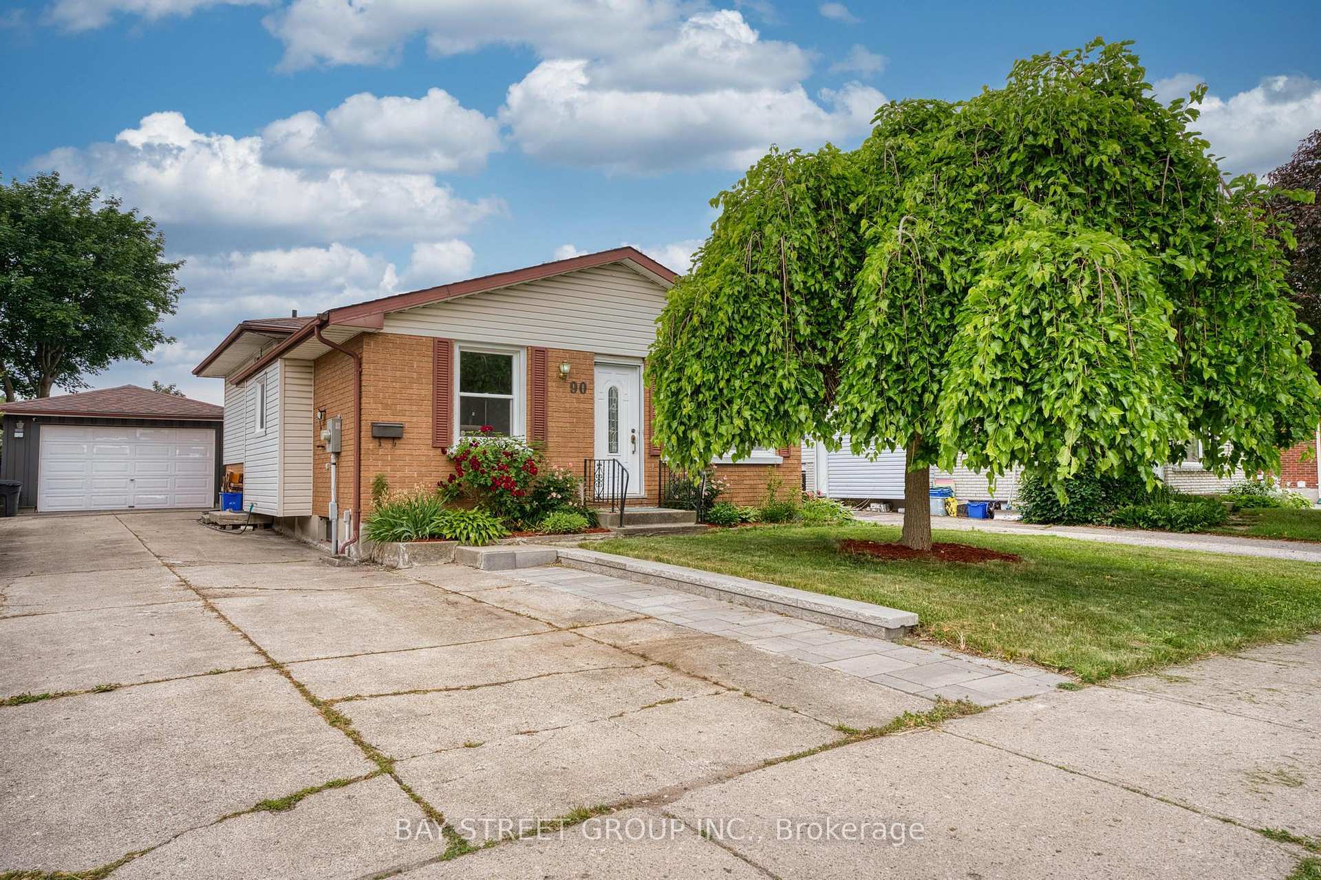 Property Photo:  90 Ashbury Avenue  ON N6E 1T1 