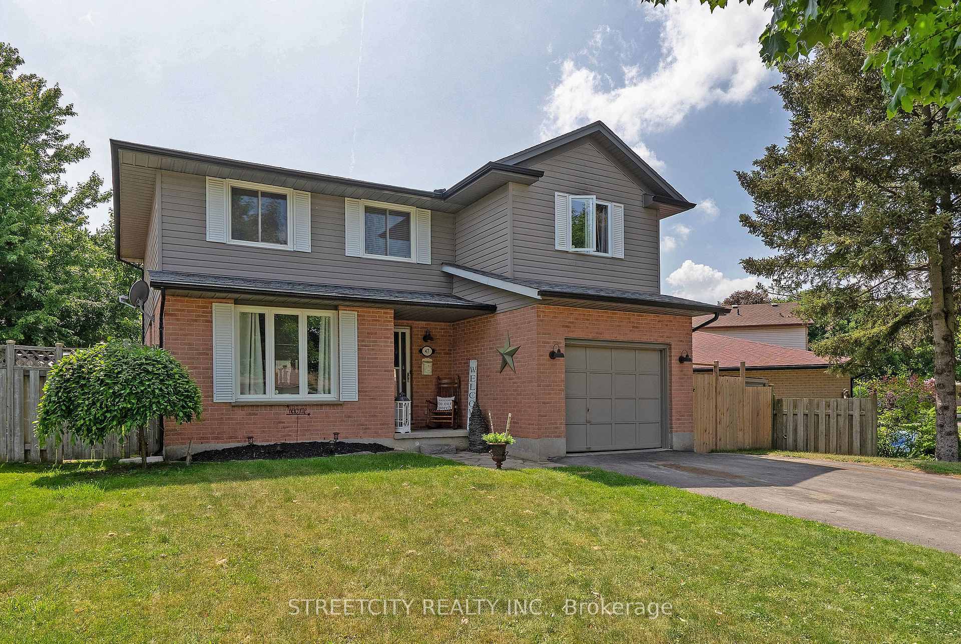 Property Photo: 47 Fox Hollow Crescent ON N6G 3R1