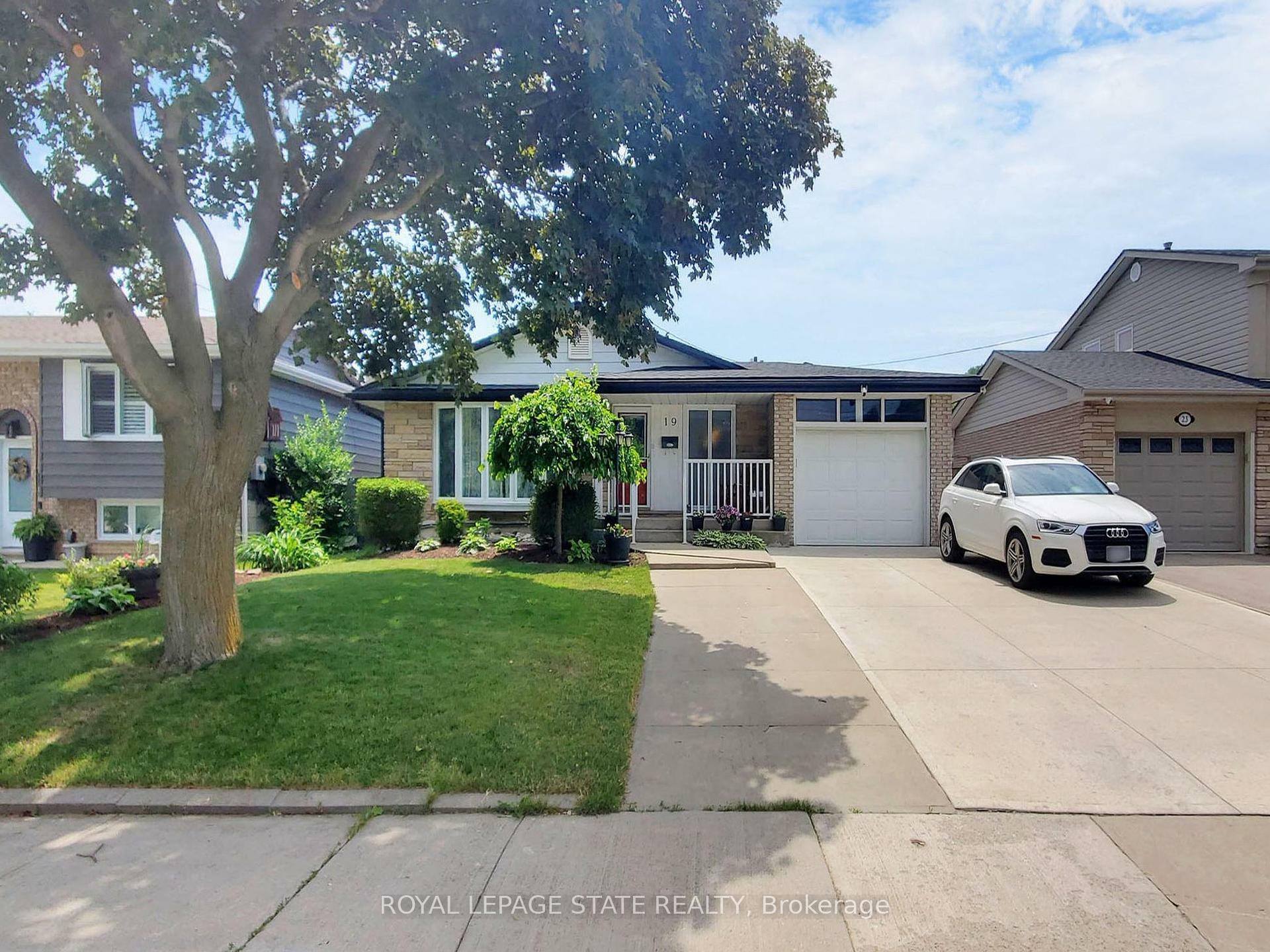 Property Photo: 19 Bunker Hill Drive ON L8K 5X3