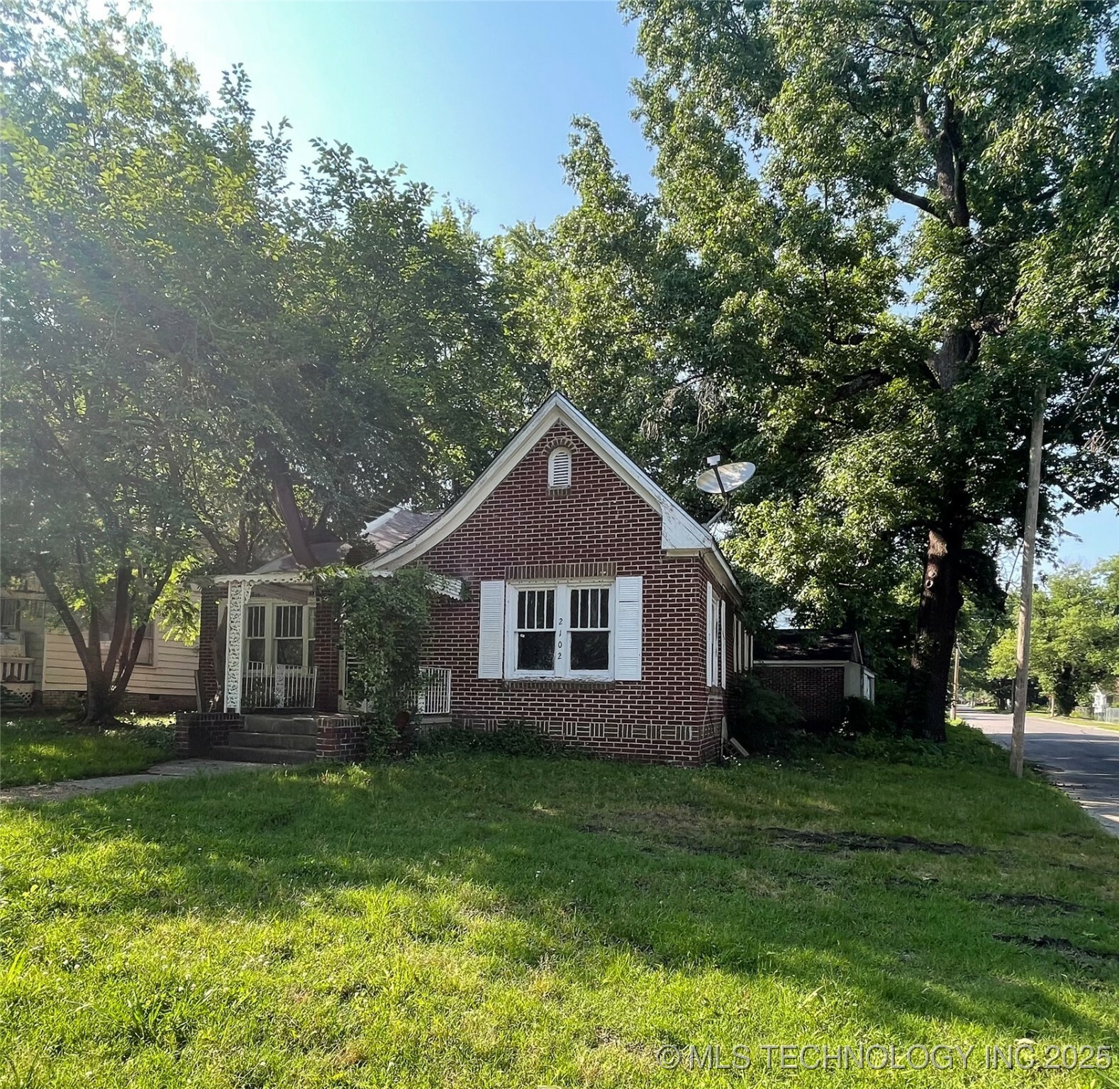 Property Photo: 2102 Denver Street OK 74401