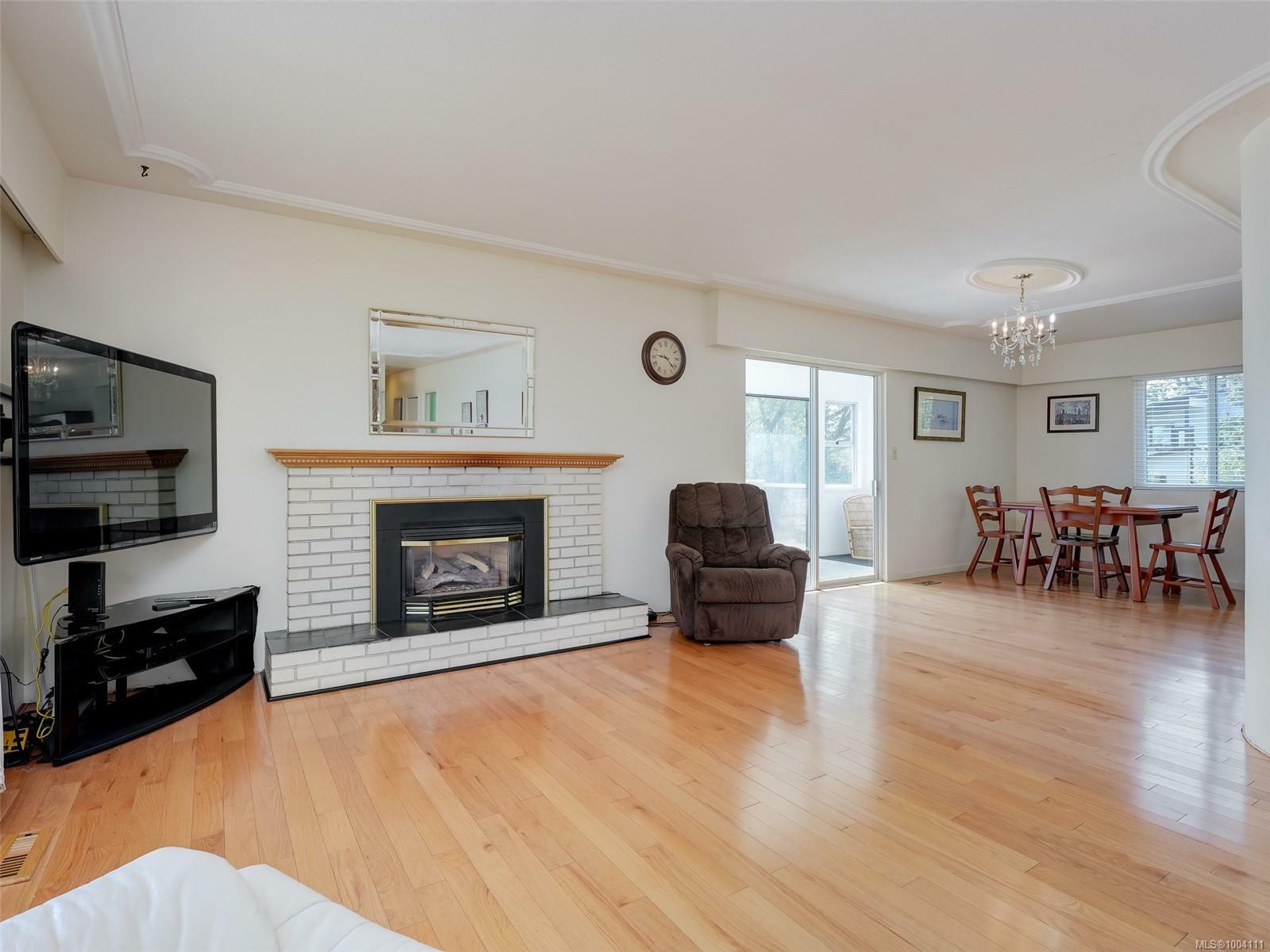 Property Photo: 1611 Cedar Ave BC V8P 1W8