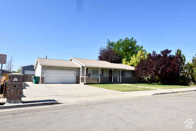 Property Photo: 686 E 400 N UT 84043