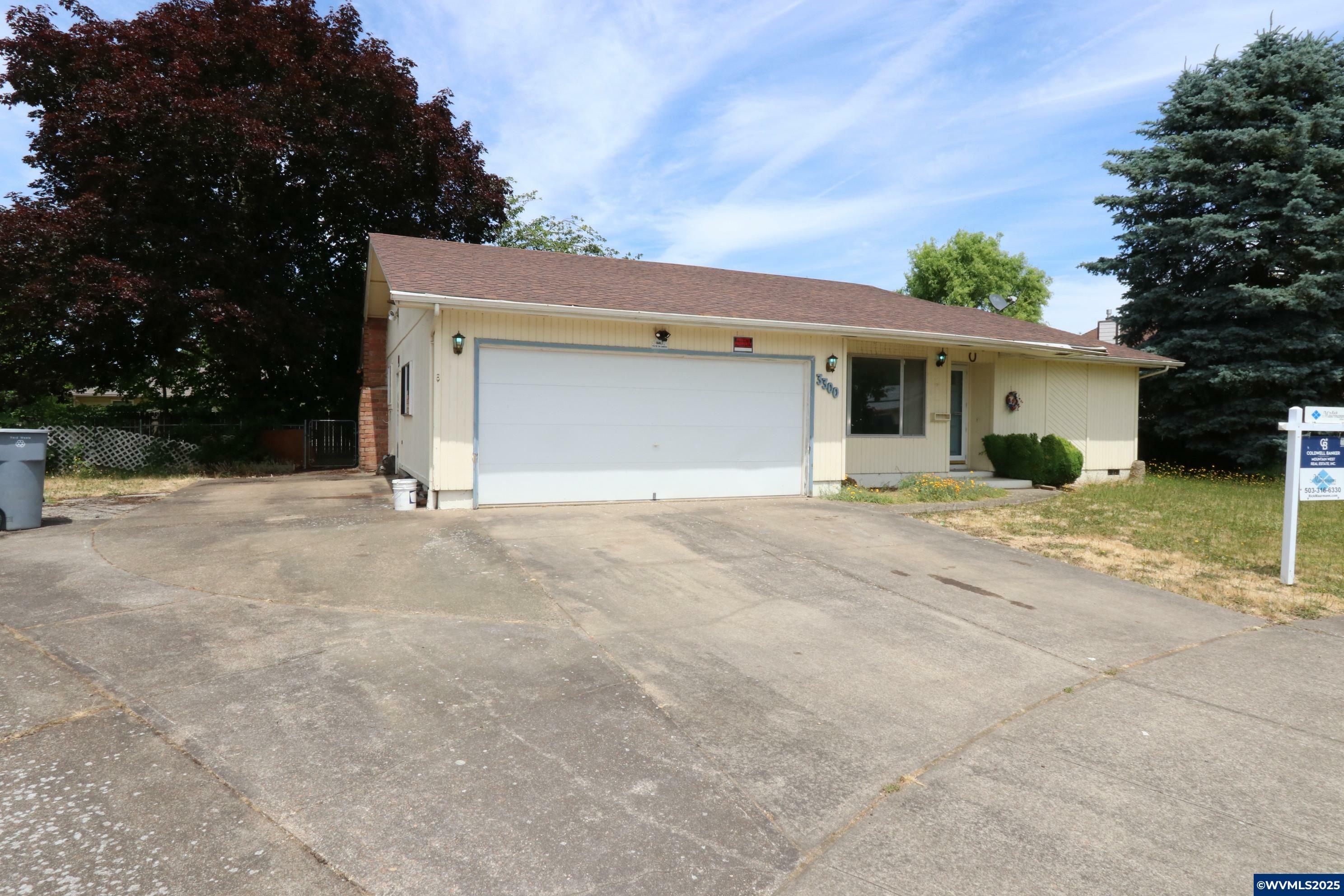 Property Photo: 3300 Devon Pl SE OR 97322