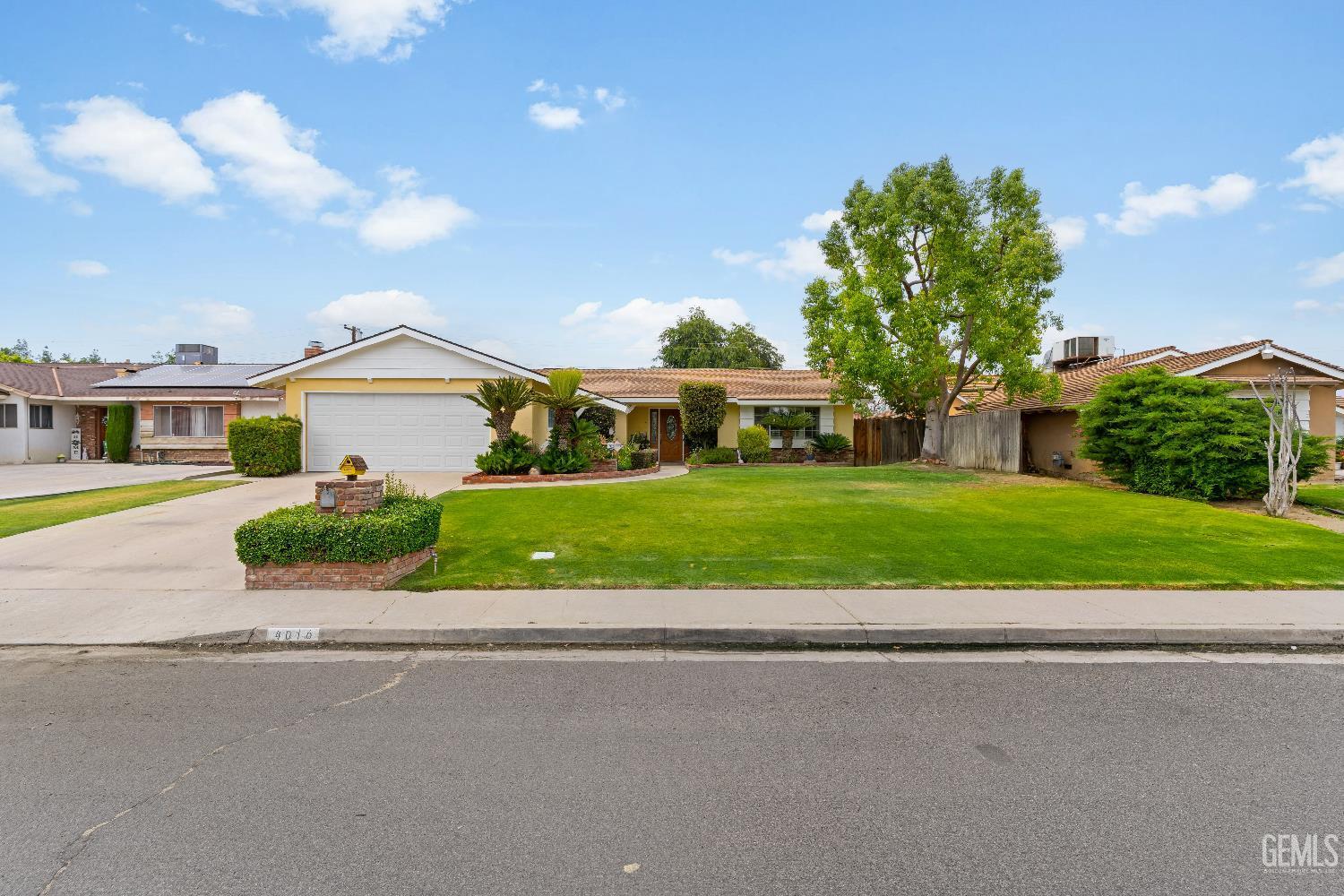 Property Photo:  4016 Granada Avenue  CA 93309 