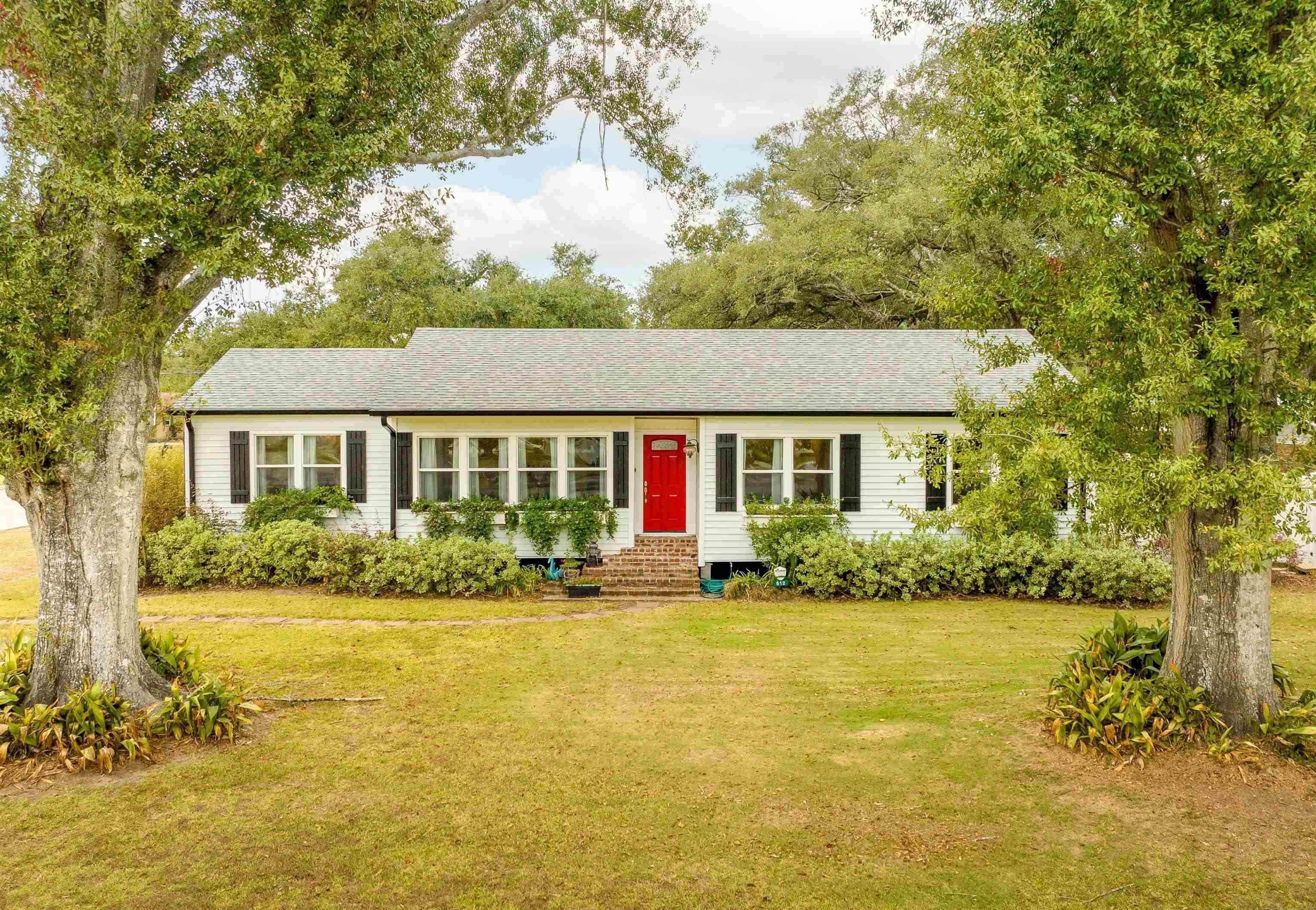 Property Photo:  512 Buena Vista Blvd  LA 70360 