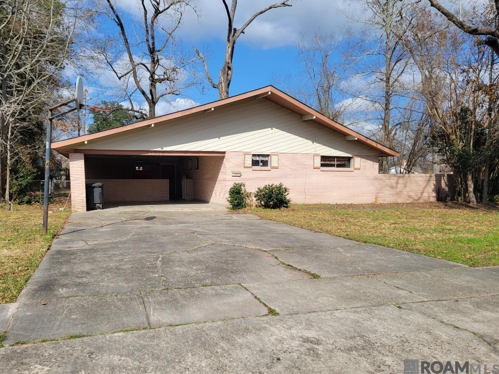 Property Photo: 11775 Parkwood Dr LA 70815