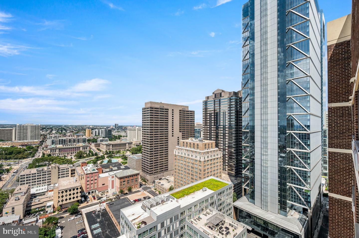 Property Photo:  1901 John F Kennedy Blvd 2923  PA 19103 