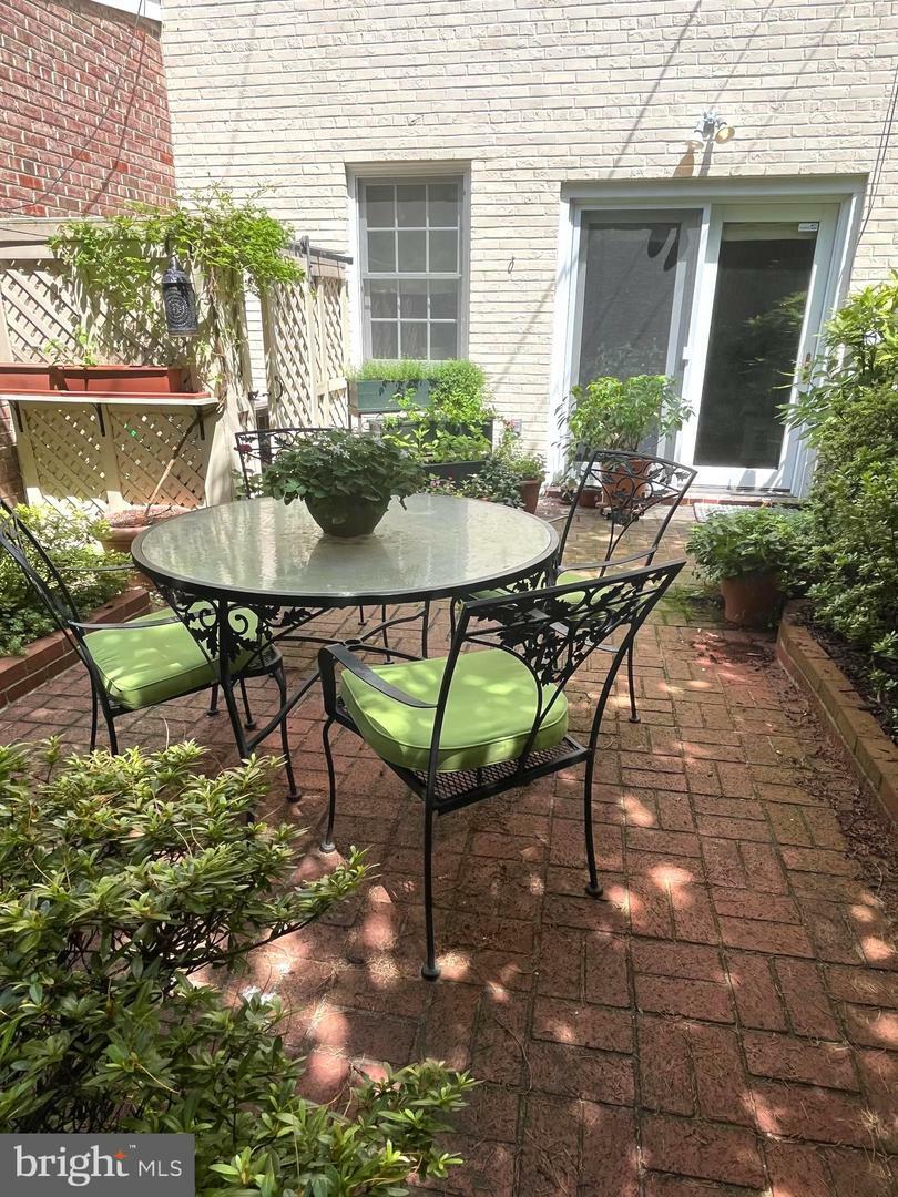 Property Photo:  507 S Royal Street  VA 22314 