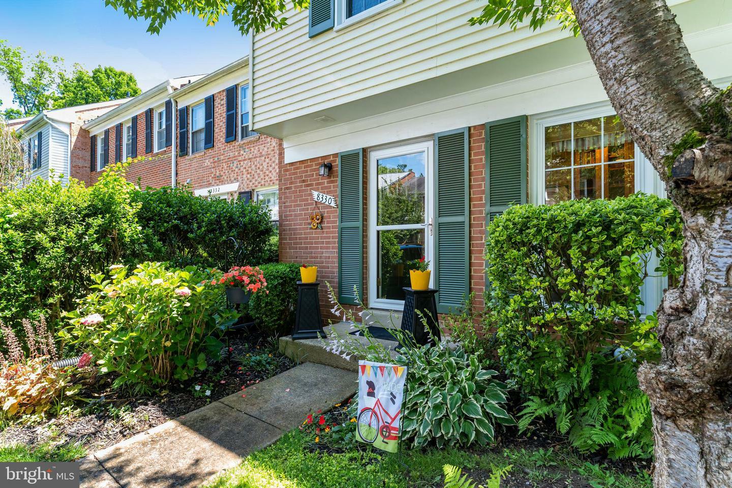 Property Photo: 8330 Uxbridge Court VA 22151