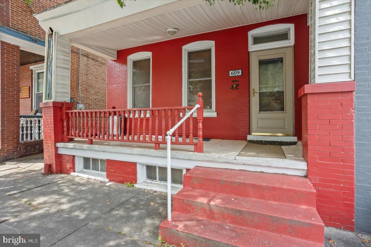 Property Photo: 609 E Chestnut Street PA 17603