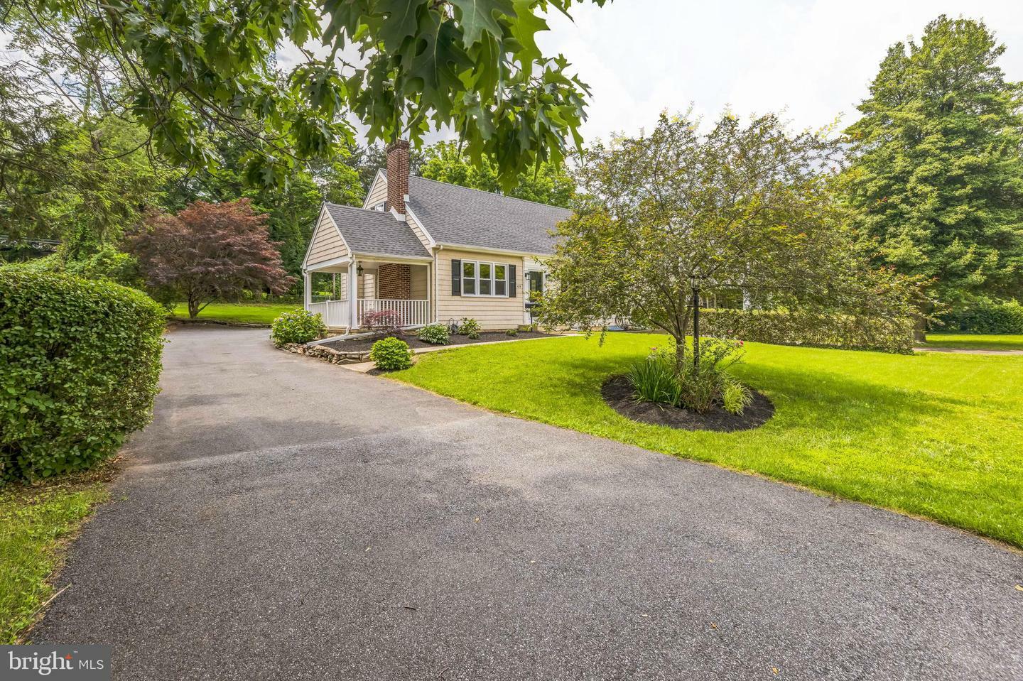 Property Photo: 424 N Rolling Road PA 19064