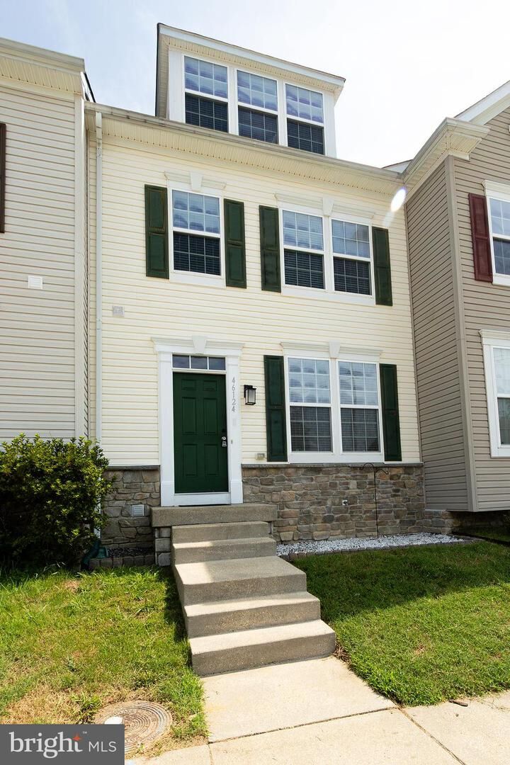 Property Photo: 46124 Thoroughbred Way MD 20653