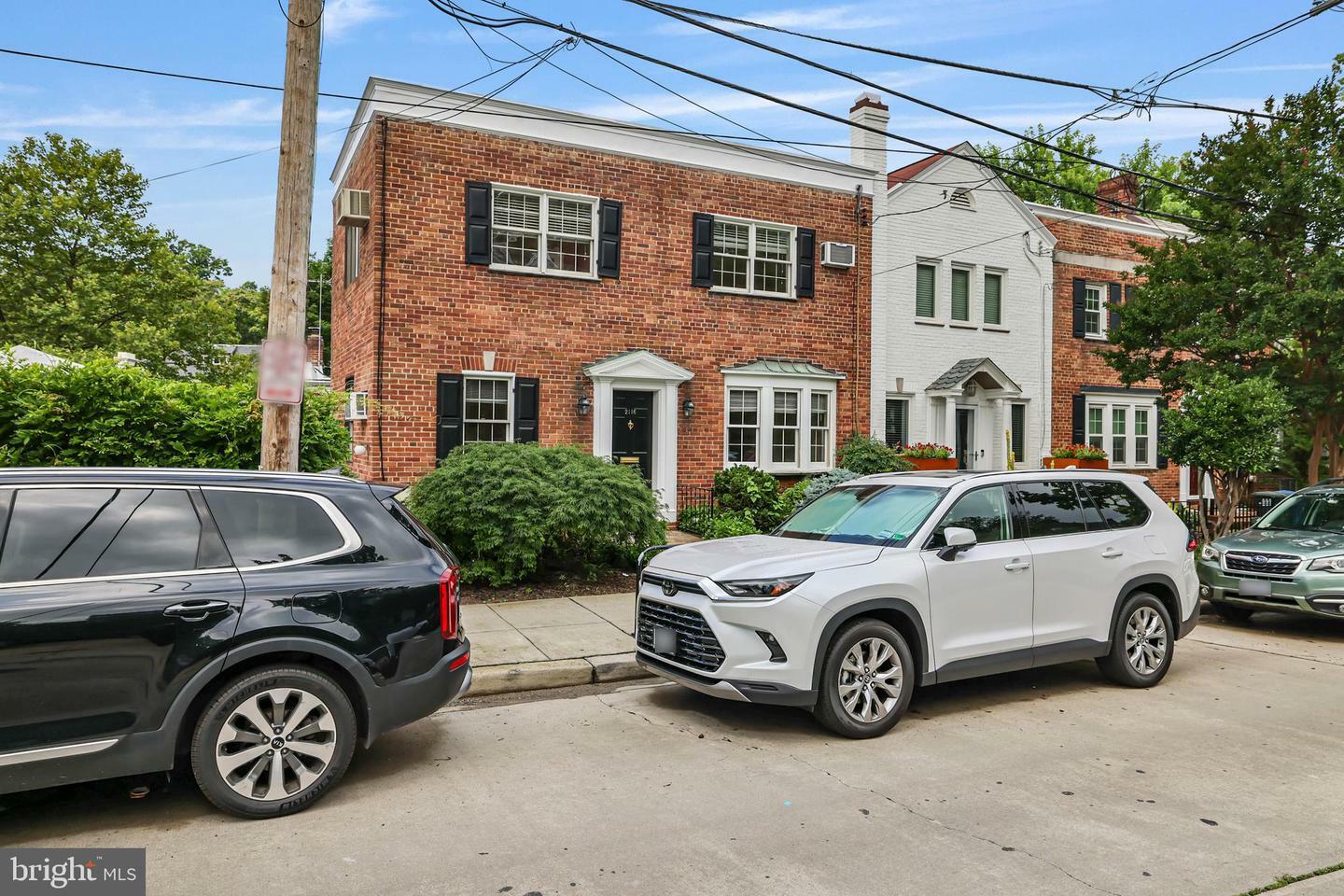 Property Photo: 2116 Tunlaw Road NW DC 20007
