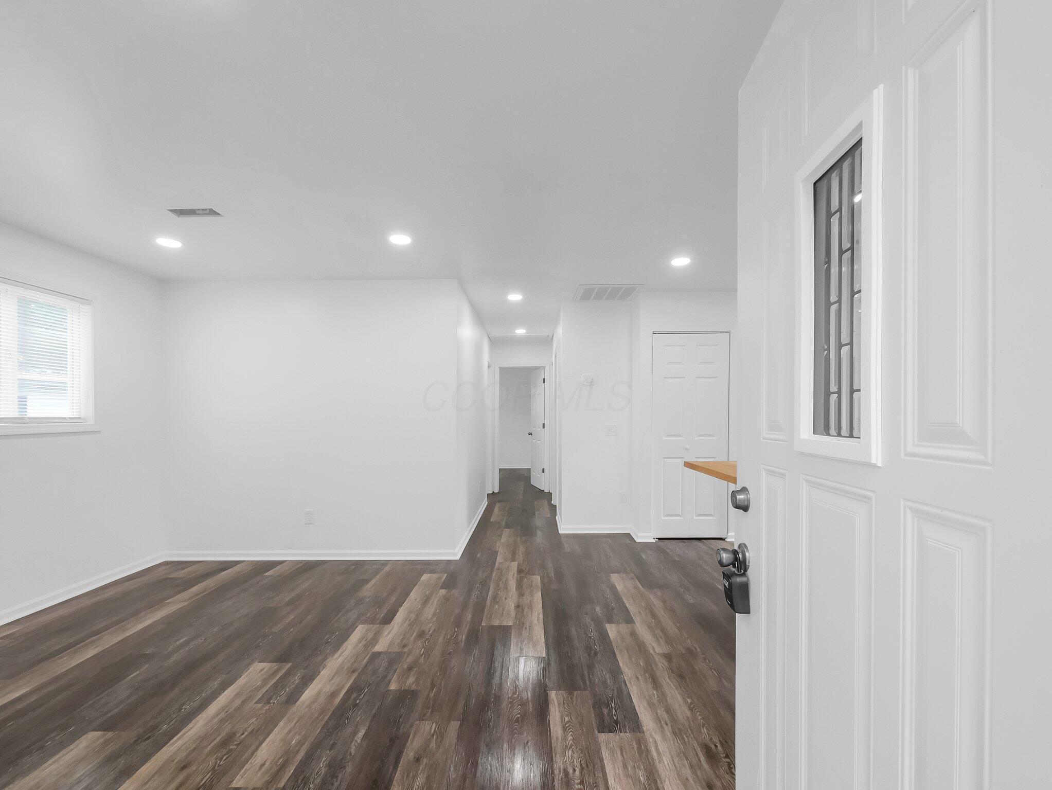 Property Photo: 2091 Radnor Avenue OH 43224
