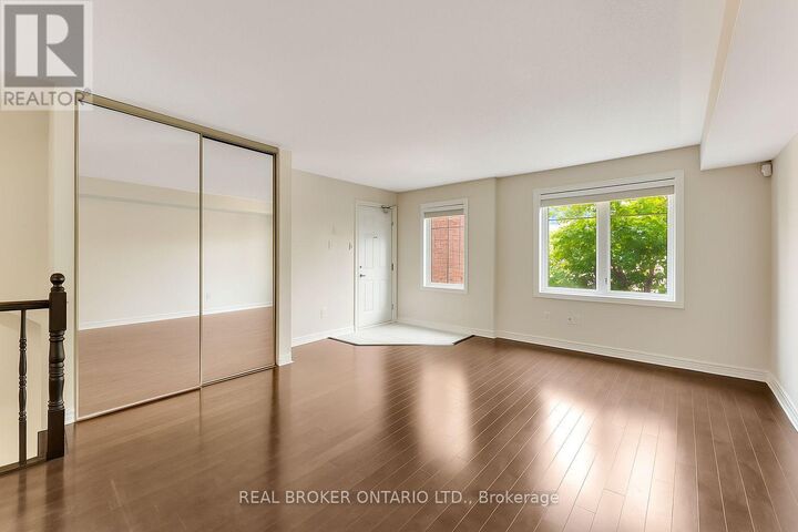 Photo de la propriété: 778A Chapman Mills Drive North ON K2J 3V2