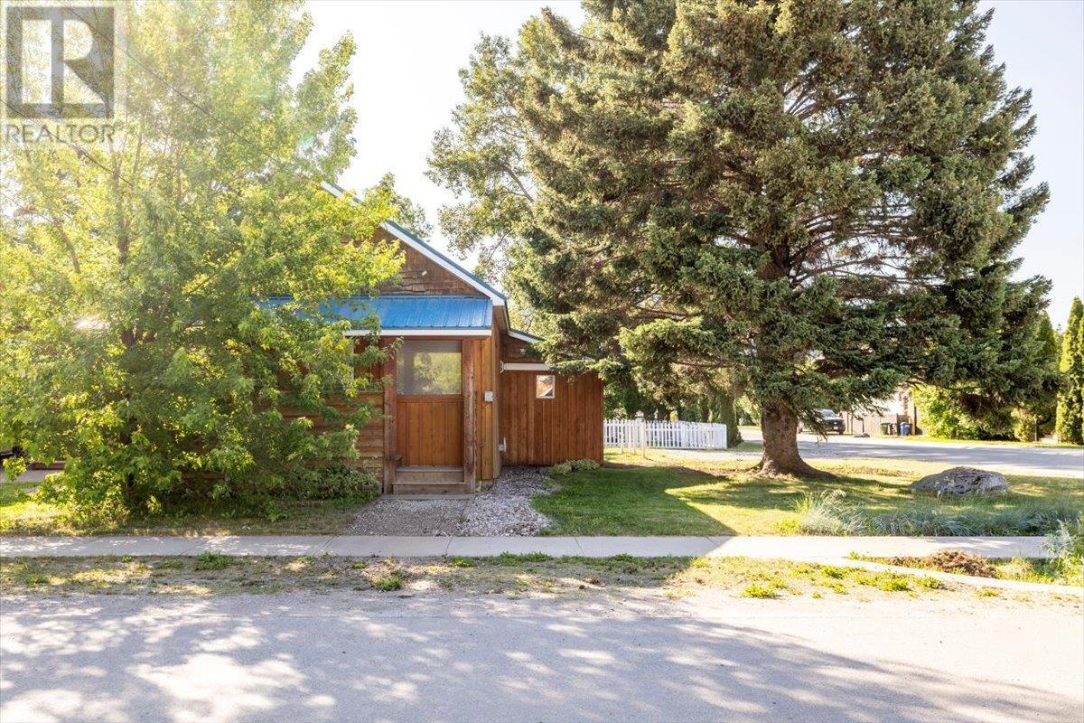 Property Photo:  702 9th Avenue  BC V0B 1M0 